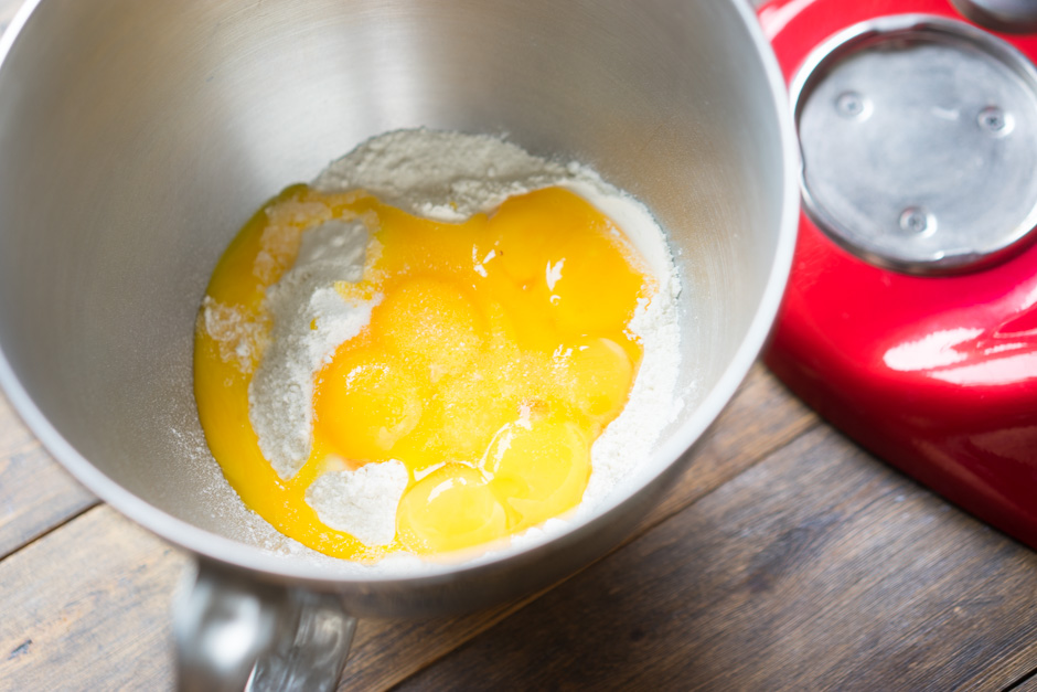 4 Aluat pentru paste din galbenus de ou