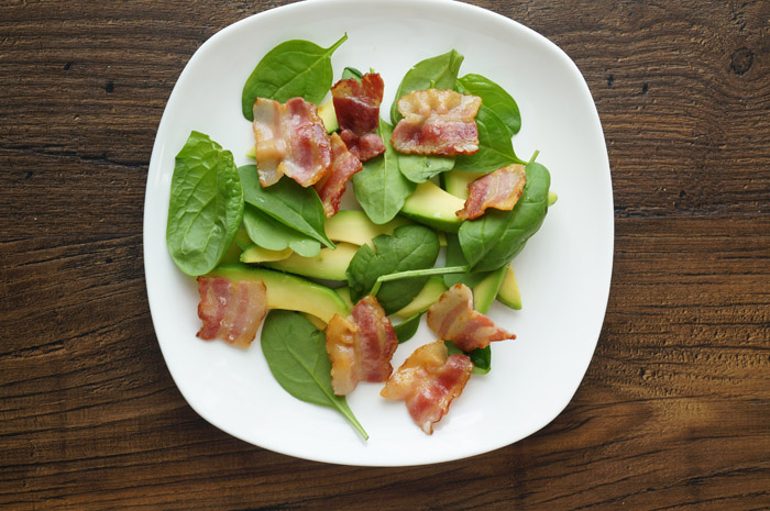 12 Salată cu avocado și bacon